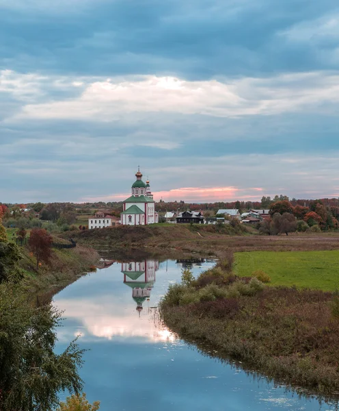 Igreja ortodoxa na cidade de Suzdal Rússia — Fotografia de Stock