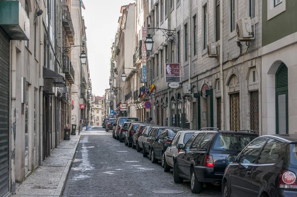 Lisszabon belvárosában régi utca. — Stock Fotó