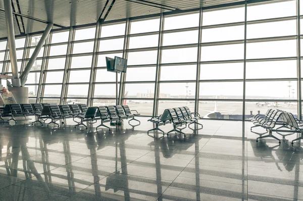 Airport waiting area, seats and outside the window — Stock Photo, Image