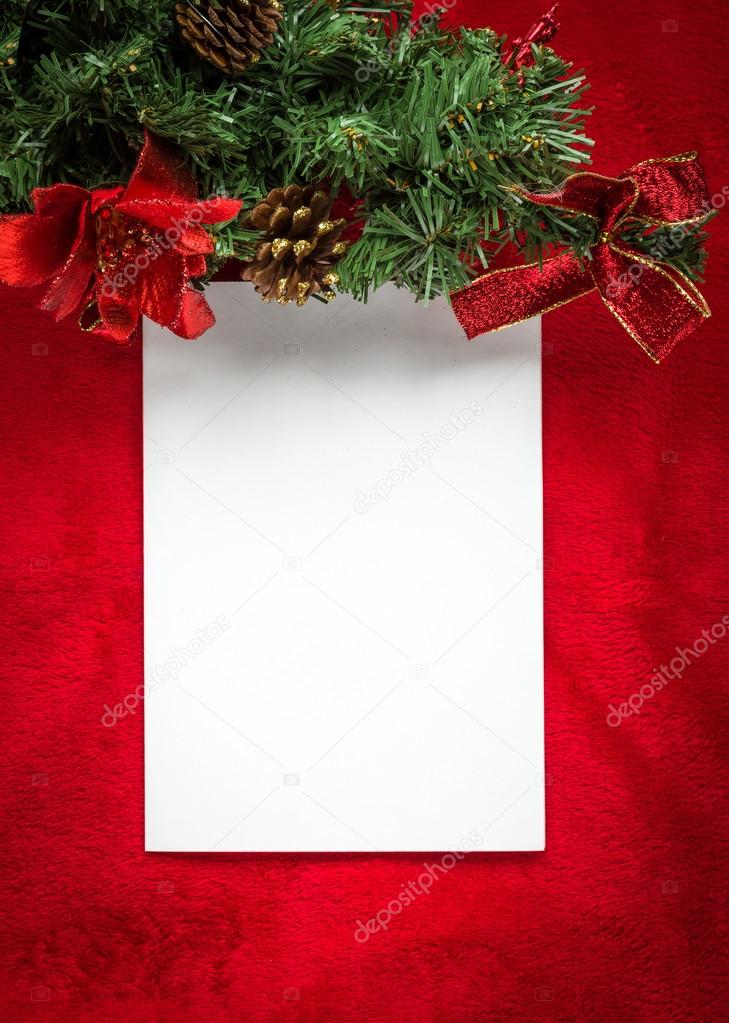 赤に白の紙でクリスマス カード ストック写真 C Gilmanshin