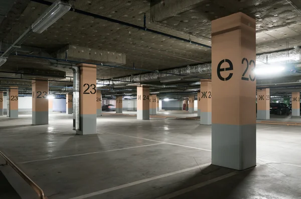 Tiefgarage - Parkplatz — Stockfoto