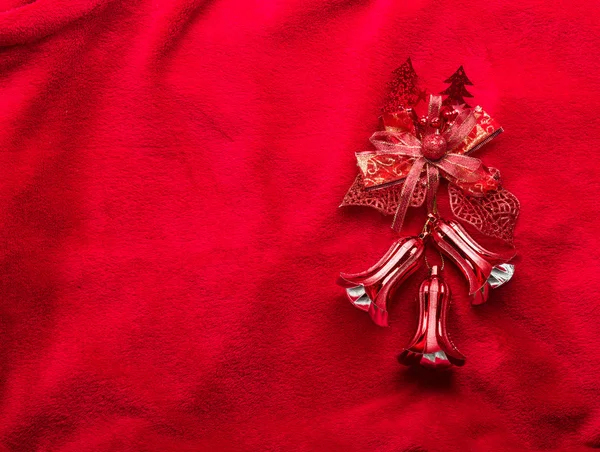 Sinos de Natal no fundo vermelho — Fotografia de Stock