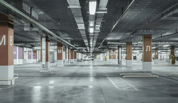 Parque de estacionamento vazio. Contexto urbano, industrial — Fotografia de Stock