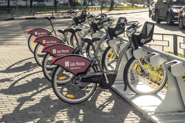 Urban bike rental station in the Moscow — Stock Photo, Image