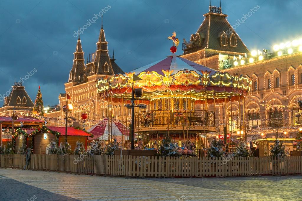 Moskou ingericht voor Nieuwjaar en Kerstmis vakantie Rode plein