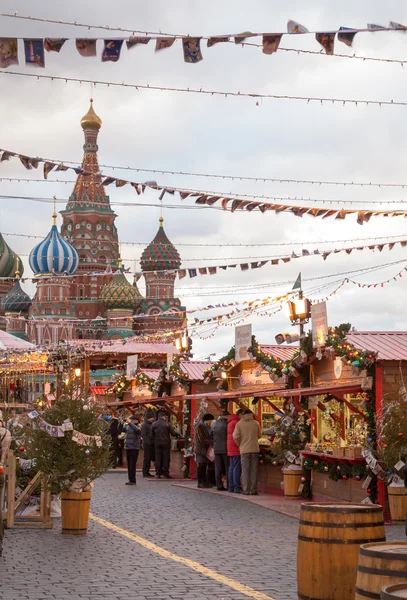 Москва украшена к новогодним и рождественским праздникам — стоковое фото