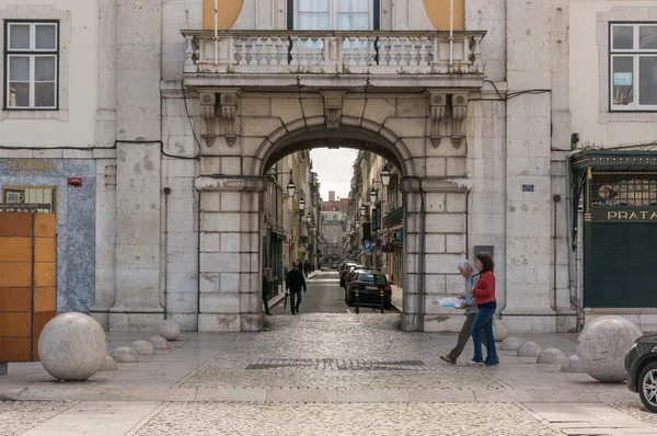 Gamla gatan i centrum av Lissabon — Stockfoto