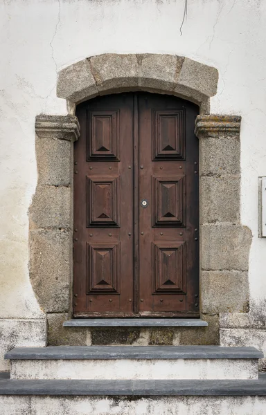 Staré dveře ve městě Lisbonu, portugalské — Stock fotografie