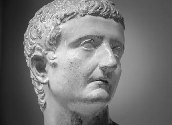Marmor skulptur av kejsaren Tiberius — Stockfoto