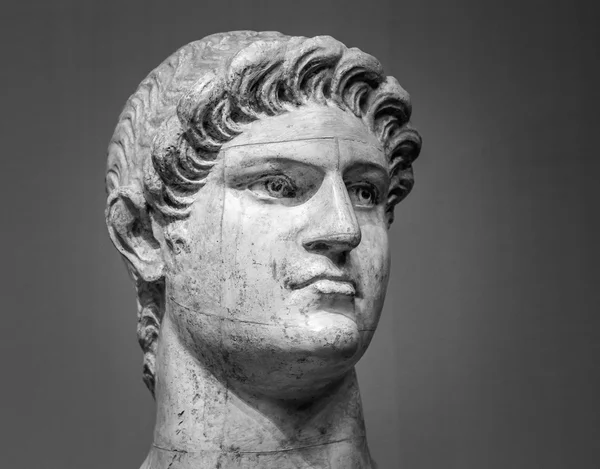 Nero는 로마 황제의 대리석 머리 — 스톡 사진