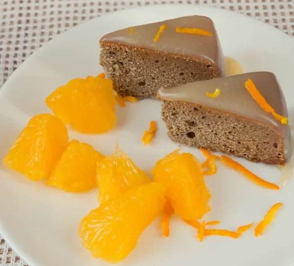 Orange cake with sauce — Stock Photo, Image