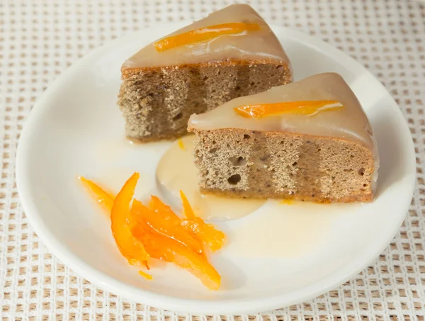 Gâteau orange sur l'assiette — Photo