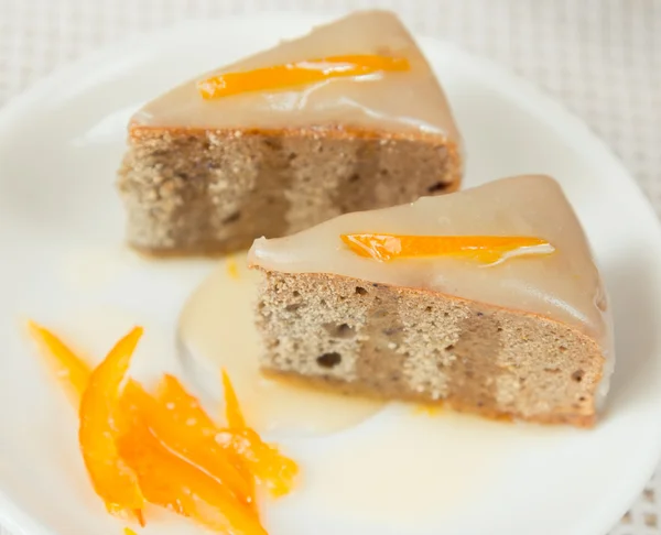 Gâteau orange sur l'assiette — Photo