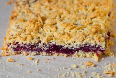 Ahududu dilimleri parçalamak