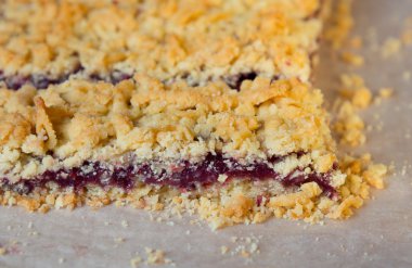 Ahududu dilimleri parçalamak