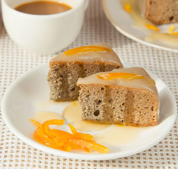Oranje cake met saus — Stockfoto