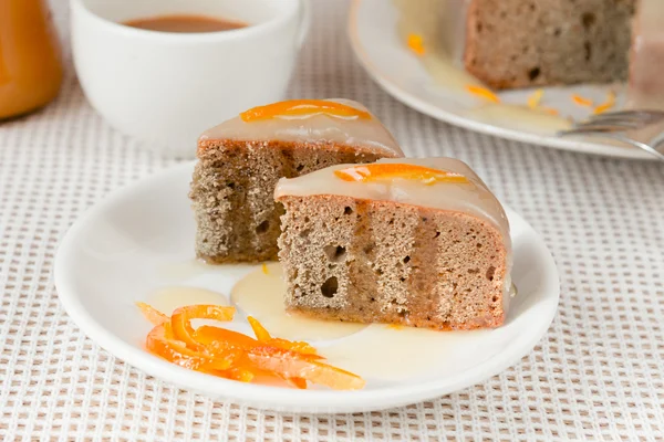 Oranje cake met saus — Stockfoto