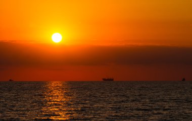 Denizde gün batımı