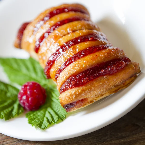 Ahududu ile Strudel — Stok fotoğraf