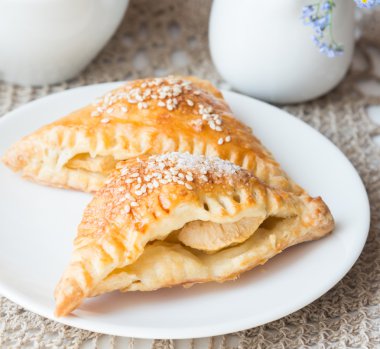 Puf böreğinden elmalı samosa