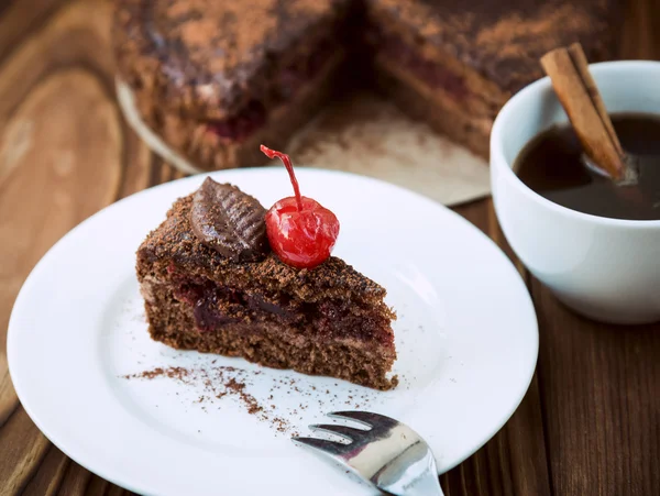 Porção de bolo de chocolate — Fotografia de Stock