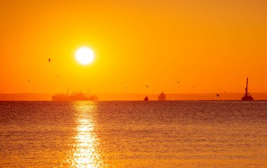 Taman Yarımadası 'nda güzel bir deniz batımı, Karadeniz. Sonbahar manzarası