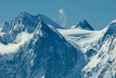 Babis Dağı (ayrıca Donguzorun olarak da bilinir), Büyük Kafkasya Dağları 'nın orta kesiminde, buzullarla kaplı bir zirve.