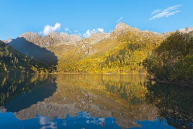 Dağlarda Kardyvach Gölü, Kafkas rezervi, Rusya