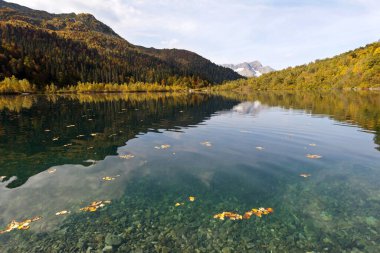 Dağlarda Kardyvach Gölü, Kafkas rezervi, Rusya