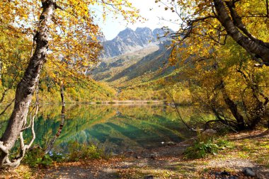 Dağlarda Kardyvach Gölü, Kafkas rezervi, Rusya