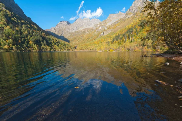 Lago Kardyvach Nas Montanhas Reserva Caucasiana Rússia — Fotografia de Stock