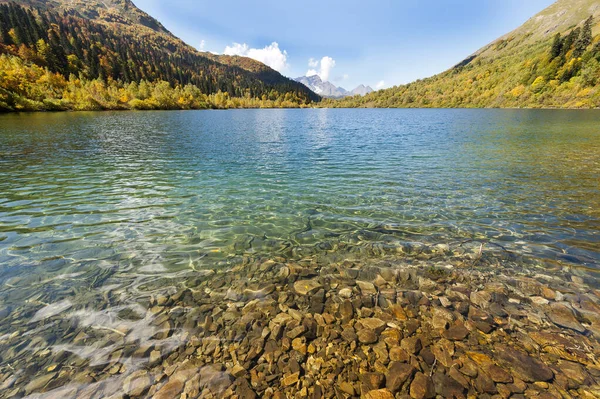 Dağlarda Kardyvach Gölü, Kafkas rezervi, Rusya