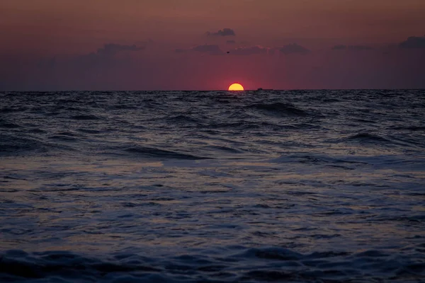 Anapa plajı. Karadeniz 'de gün batımı