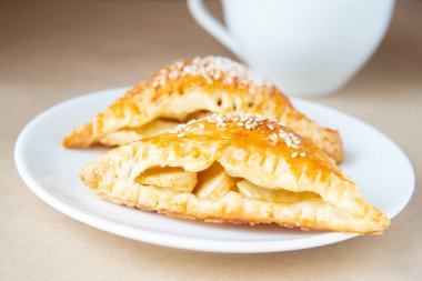 Elma ve susam tohumlu puf.