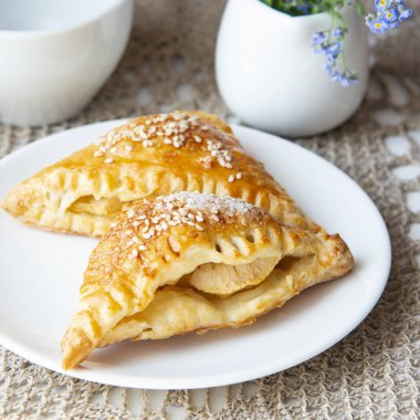 Puf böreğinden elmalı samosa