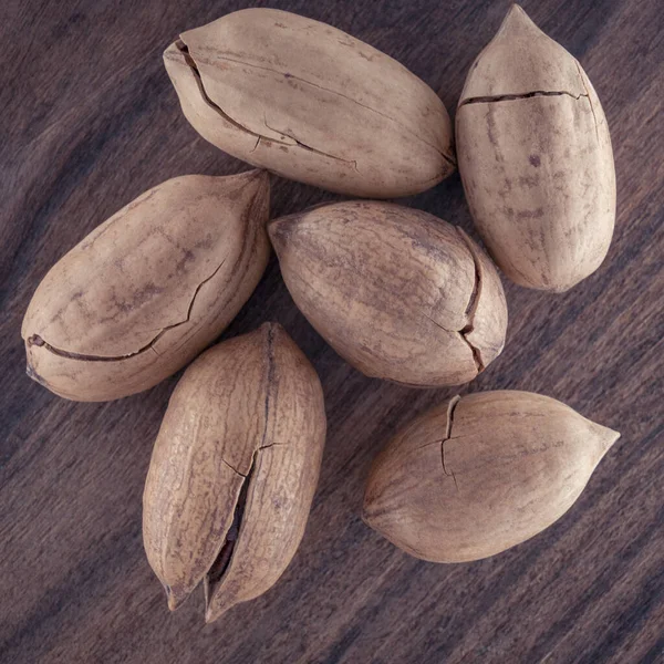 Celé Ořechy Dřevěné Desce Zblízka — Stock fotografie