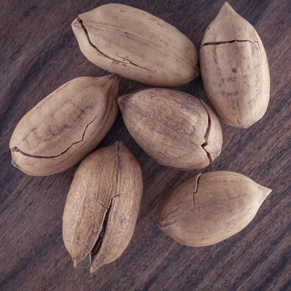 Nueces Enteras Pacana Tabla Madera Cerca — Foto de Stock