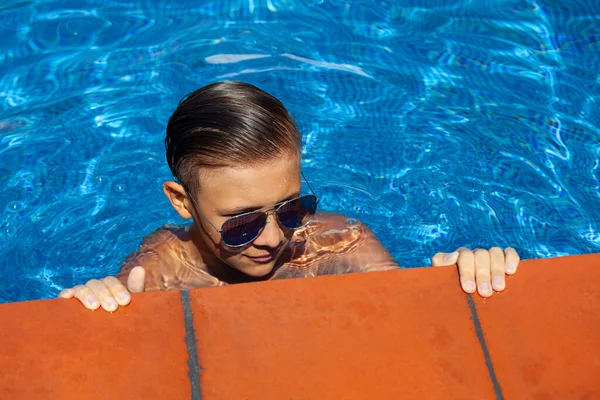 Boy Dark Sunglasses Swimming Pool — Stock Photo, Image