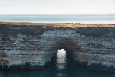 Cape Tarkhankut 'taki Rocky Sahili ve mağarası