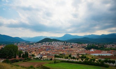 Şehir manzarası Olot, Girona, İspanya