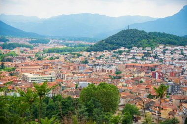 Şehir manzarası Olot, Girona, İspanya