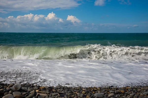 Глубоководные Волны Галечный Пляж Побережье Черного Моря — стоковое фото