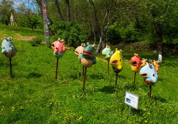 Opishnya Poltava Region Ukraine May 2021 Ceramic Sculptures Surprised Fishes — Stock Photo, Image