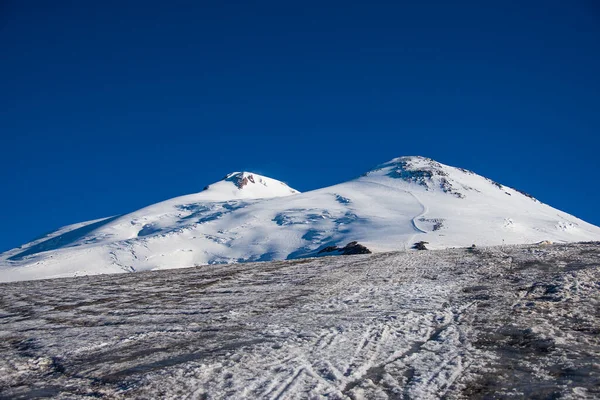 Duas Cimeiras Elbrus Fundo Kabardino Balkaria Rússia — Fotografia de Stock