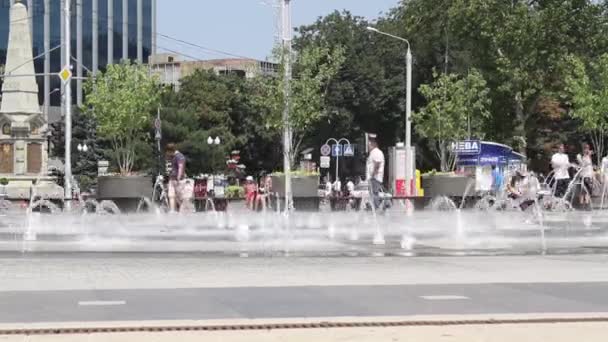 Krasnodar Krasnodar Krai Ryssland Juli 2013 Folk Kopplar Vid Stadens — Stockvideo