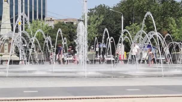 Krasnodar Region Krasnodar Russland Juli 2013 Erwachsene Mit Kindern Ruhen — Stockvideo