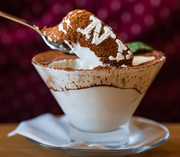 Tiramisù Dolce Tradizionale Italiano Base Mascarpone Biscotto Bicchiere — Foto Stock