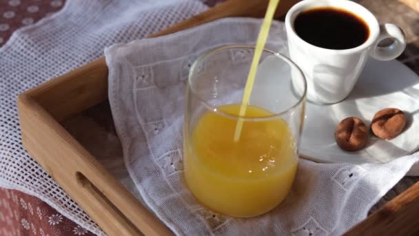 Apelsinjuice Och Kaffe Till Frukost — Stockvideo
