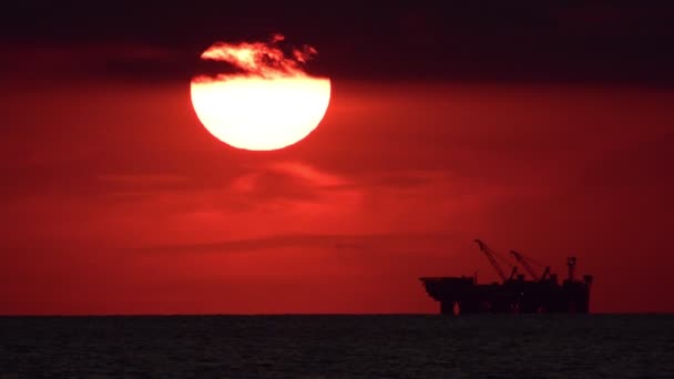 Tramonto Colorato Sul Mare Maestoso Paesaggio Estivo Sole Tramonta Nuvole — Video Stock