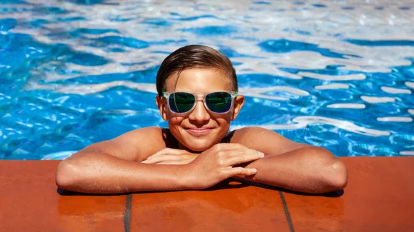 Portrait Smiling Boy Sunglasses Swimming Pool Summer Vacation Hotel — Stock Photo, Image